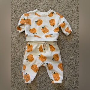Old navy baby pumpkin sweat suit matching set size 3 months